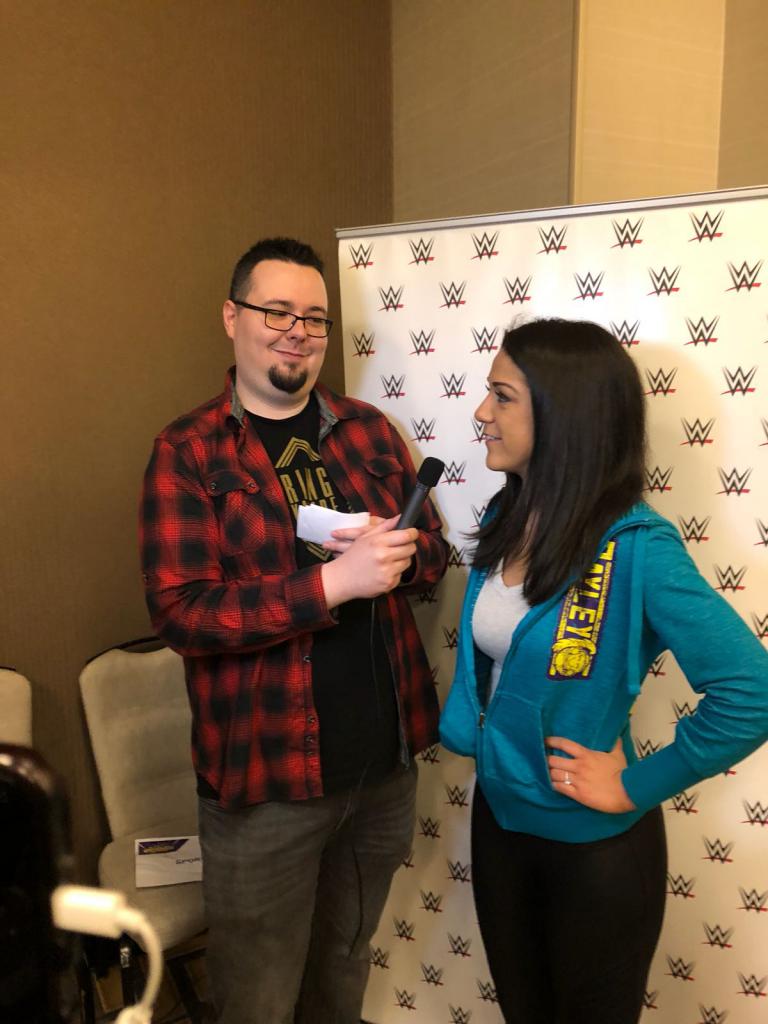 [16/04/2018] Bei der „Arbeit“: Chris führte zahlreiche Interviews mit WWE-Superstars wie Bayley, Finn Bálor oder Seth Rollins, die ihr nun auf unseren Webseiten anschauen könnt.