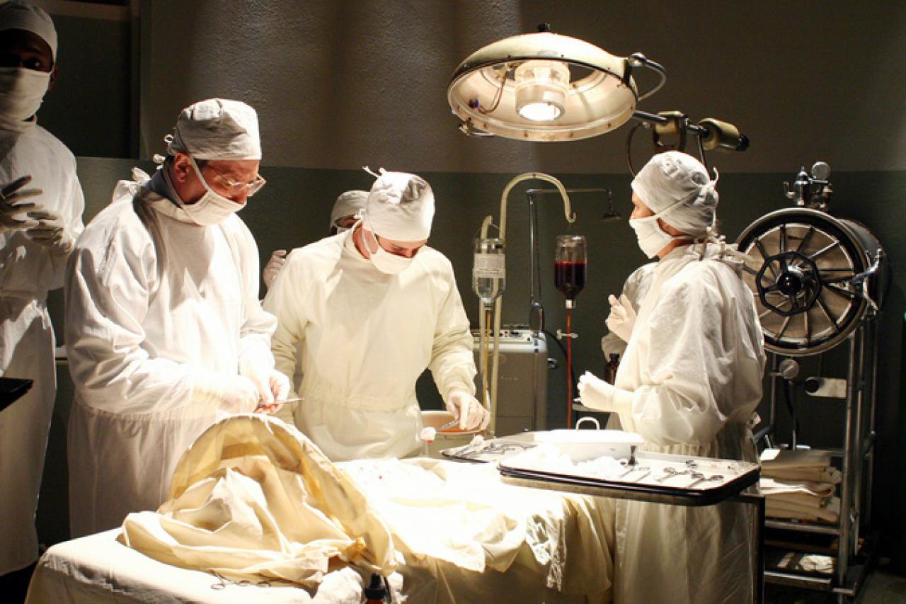 "Ein Werk Gottes" (2004) - Szenenbild: Die Operation