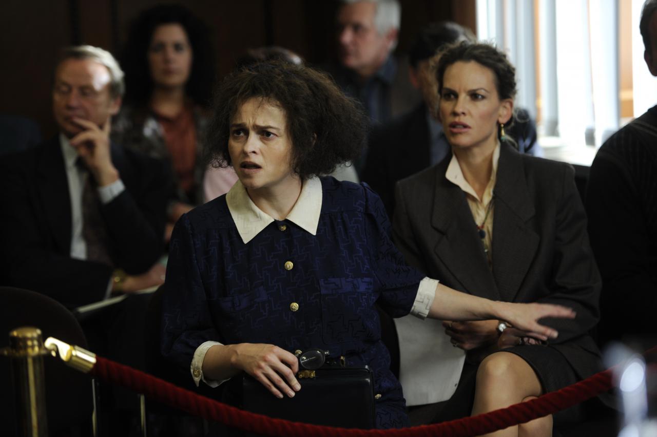 Szenenbild aus "Eleanor & Colette" (2018): Bei der Gerichtsverhandlung