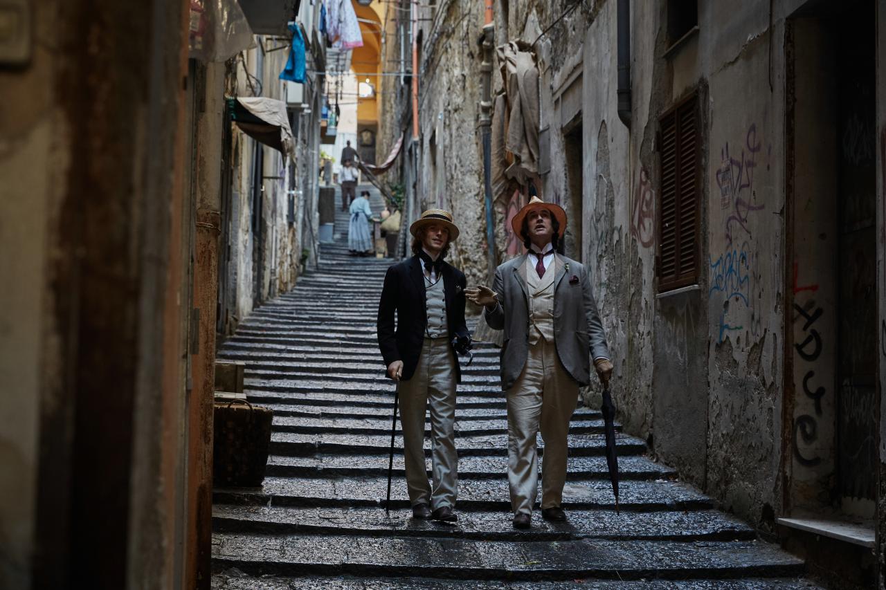 "The Happy Prince" (2018) - Oscar Wilde beim Spaziergang mit Lord Alfred "Bosie" Douglas