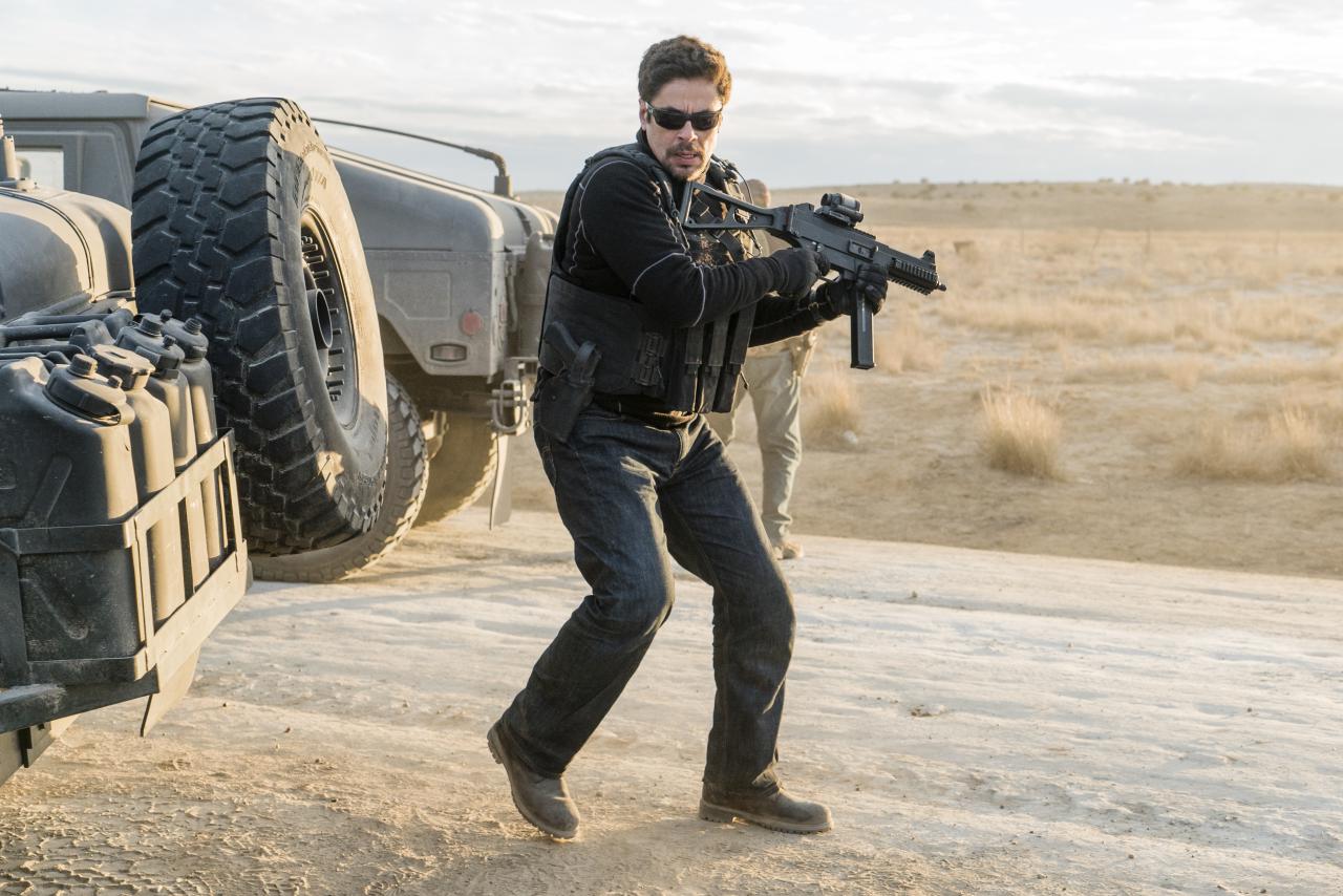 Szenenbild aus "Sicario 2 - Soldado" (2018) - Kurz vor dem Gefecht