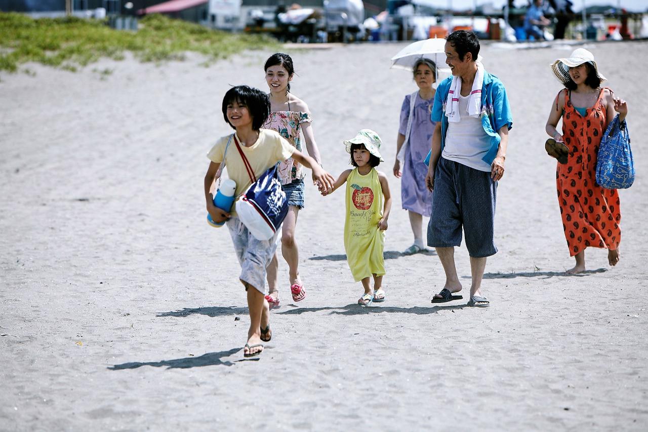 Szenenbild aus "Shoplifters - Familienbande"