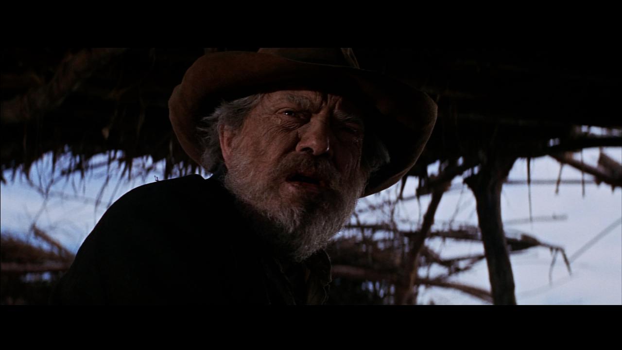 Freddie Sykes aus The Wild Bunch sitzt im Lager.