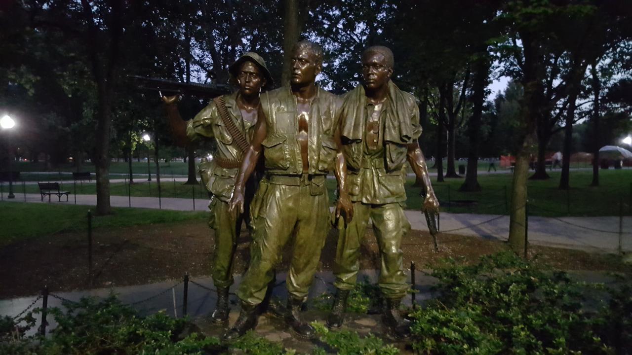 [25/03/2019] Three Servicemen Statue (Real)