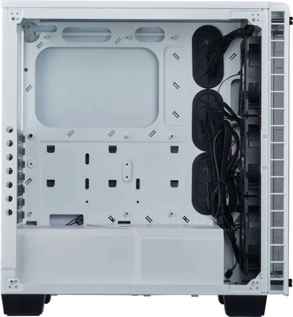 [17/05/2019] Durchgänge (rechts im Bild) für das Kabelmanagement im vorderen Bereich des Corsair Crystal Series 460X