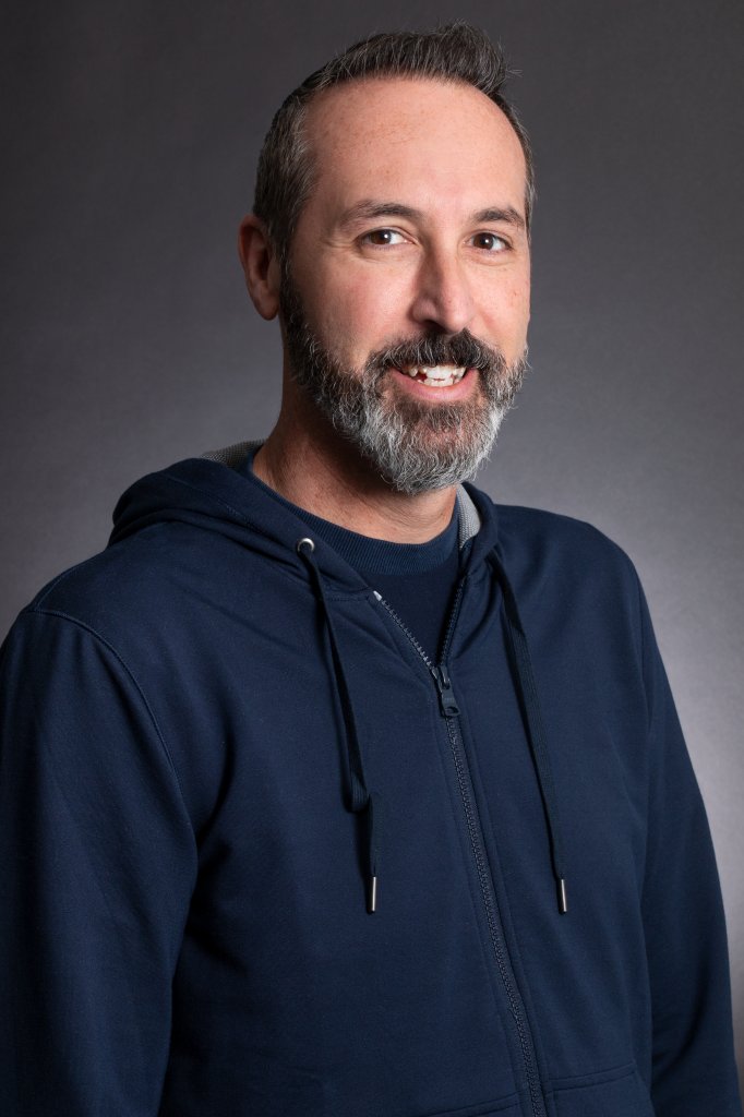 [29/05/2019] Art Director Joel Emslie kehrte von Respawn Entertainment (Titanfall, Apex Legends) zu Infinity Ward zurück. Er hatte seinerzeit Modern-Warfare-Charakter Captain Price gestaltet, der auch im MW-Reboot eine wichtige Rolle spielen wird.