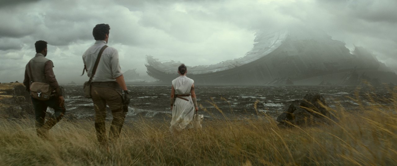 [17/12/2019] Fast im Viertelstundetakt landen wir in Star Wars: Der Aufstieg Skywalkers auf immer neuen Planeten.