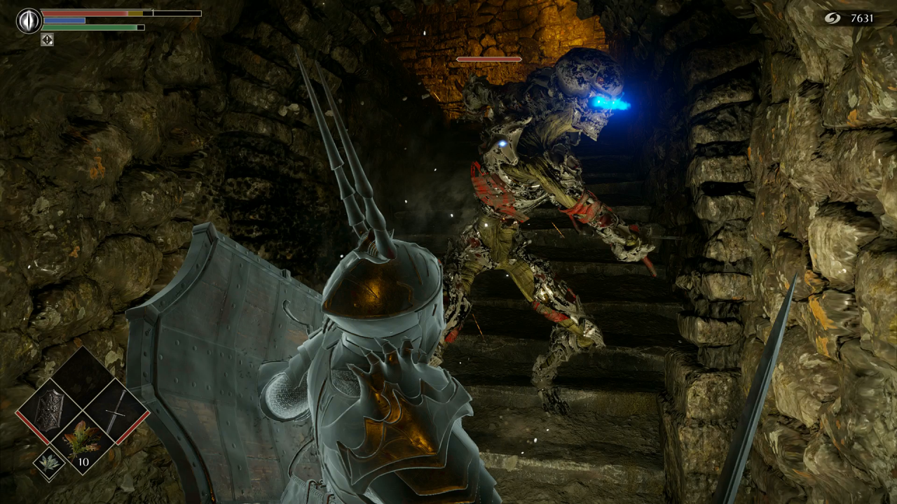 [18/11/2020] Enge Gänge, fiese Feinde: In solchen Momenten setzt Demon's Souls einen unter Druck, allerdings auch wegen der nicht idealen Kamera.