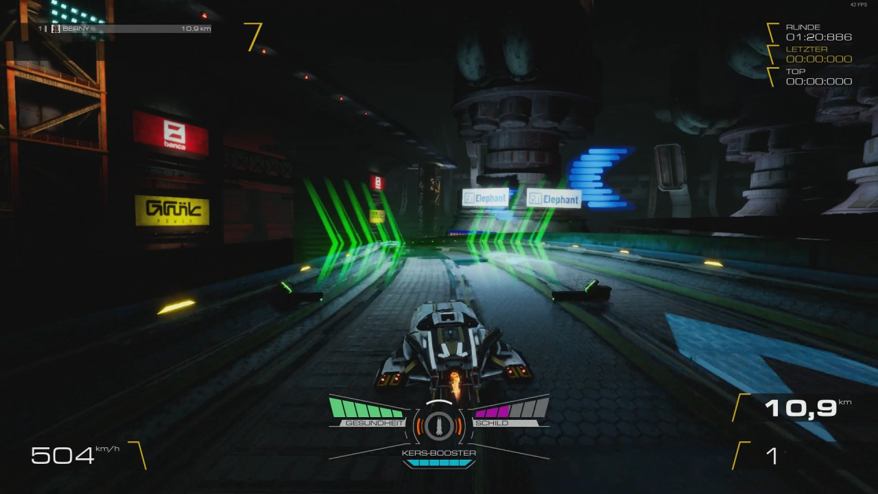 [17/11/2020] Im Flowmenturm-Modus müssen wir durch die grünen Tore fahren, um keinen Schaden zu bekommen. Ob wir aber das Tor erwischt haben, erzählt uns das Spiel kaum.