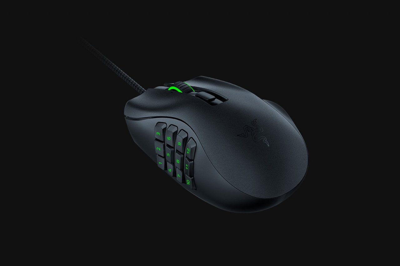 [22/01/2021] Mäuse, die wie die Razer Naga X eine ganze Armada an Buttons an der Seite haben, richten sich an MMO-Spieler.