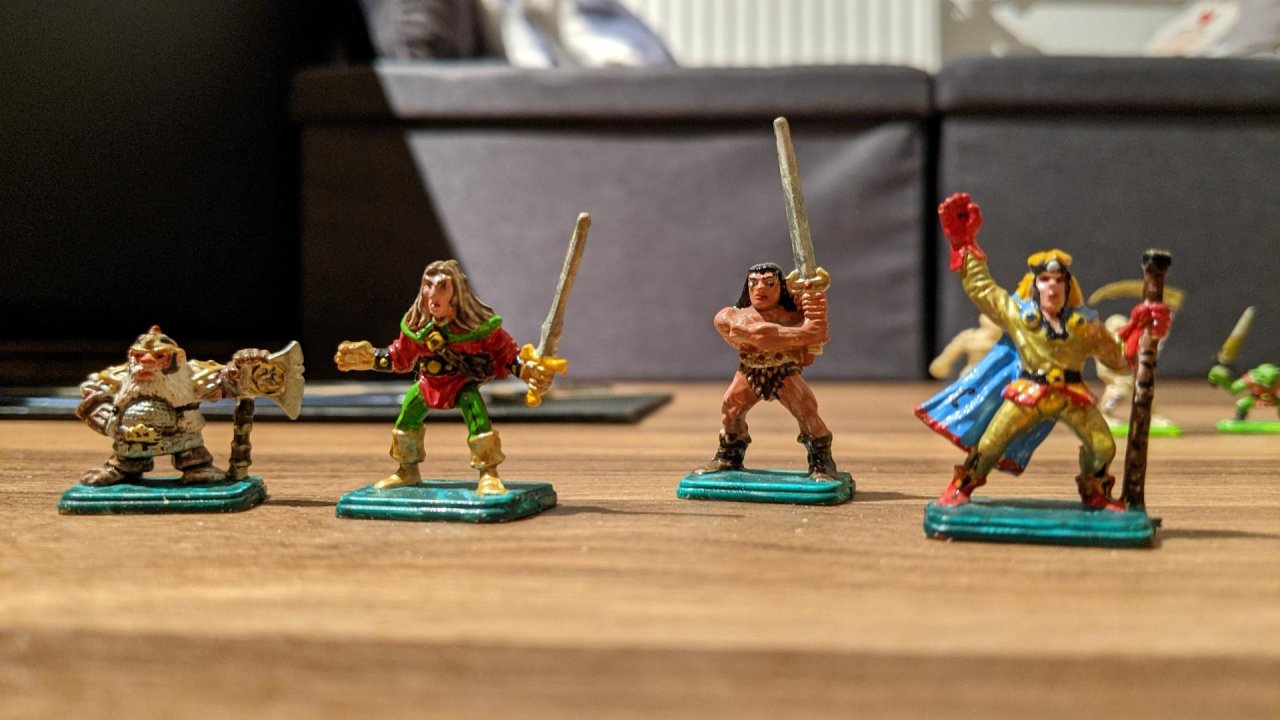 Die vier Heldenfiguren aus dem Originalspiel, hier mit typischer Bemalung.