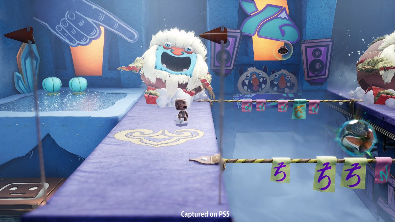 [25/02/2022] Sackboy: A Big Adventure wurde von Sumo Digital für Sony entwickelt. 2021 übernahm das chinesische Unternehmen Tencent die gesamte Sumo Group.