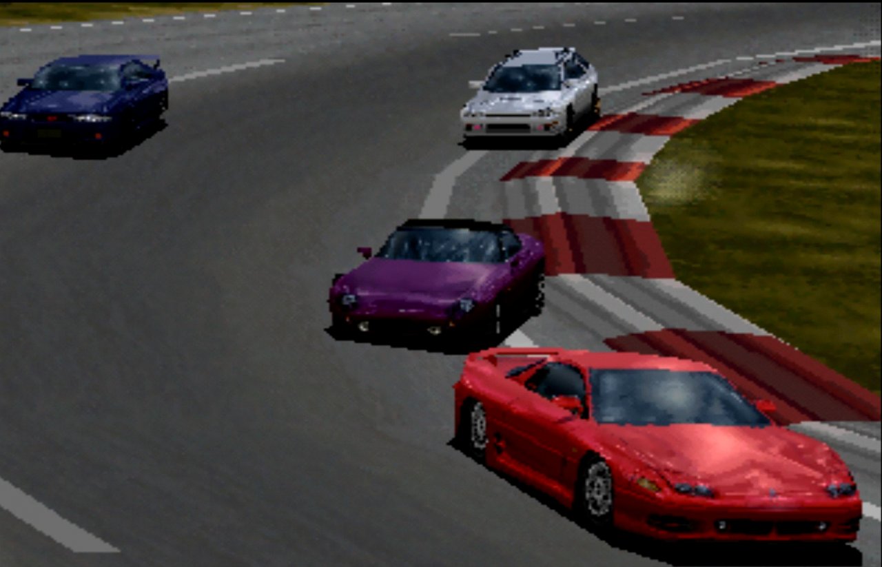 [04/03/2022] Schön und schnell: Gran Turismo brillierte mit damals beeindruckenden Kamerafahrten, welche das Spielerlebnis deutlich aufwerteten. Heute wirkt das allerdings nahezu putzig pixelig.