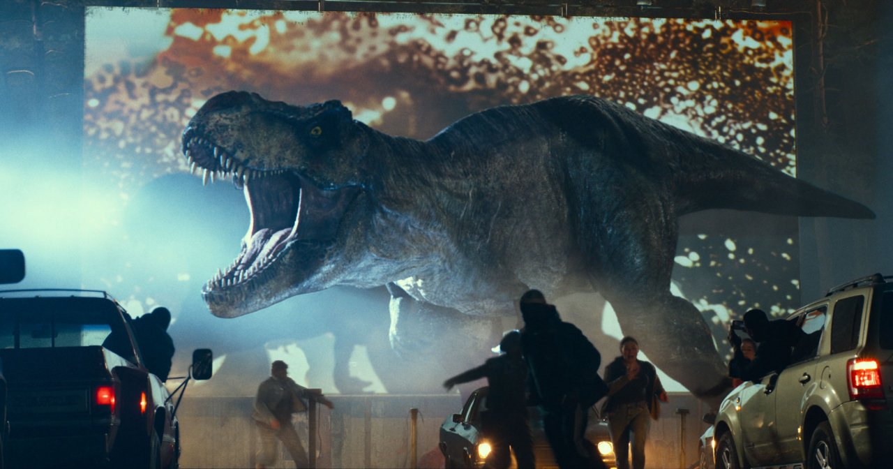 [07/06/2022] Der vorab gezeigte Prolog, in dem die Dinos die Welt erobern, wurde aus dem Film geschnitten