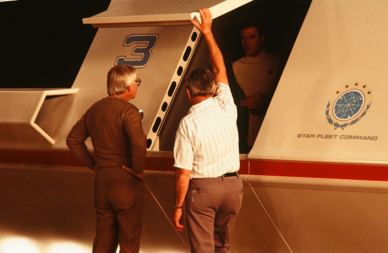 [06/09/2022] Regisseur Robert Wise heißt Admiral Kirk im Sternenflotten-Hauptquartier willkommen. (2/2) &nbsp;