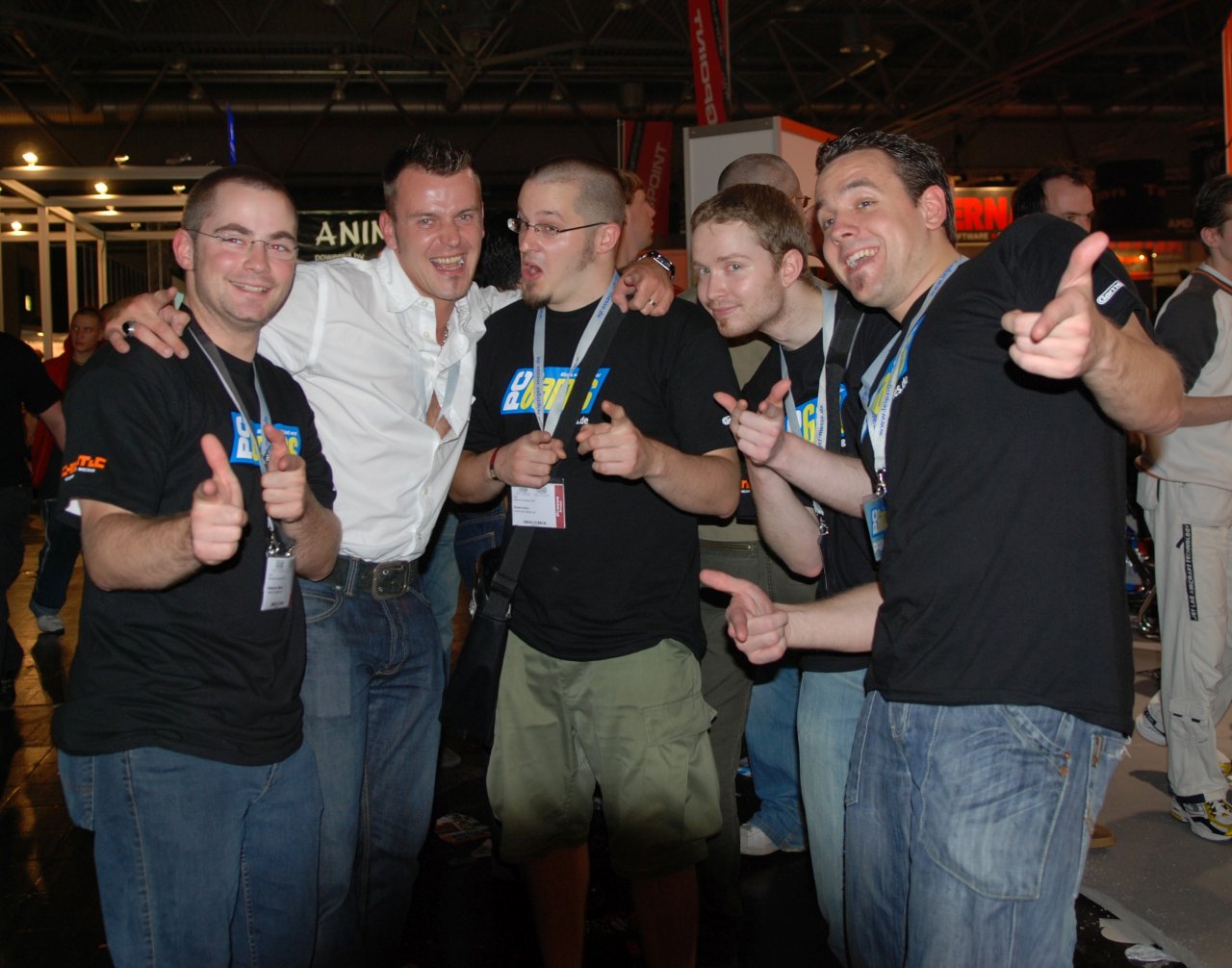 [27/09/2022] Gute Laune am Messestand: Auf der Gamescom ist Vollgas angesagt.