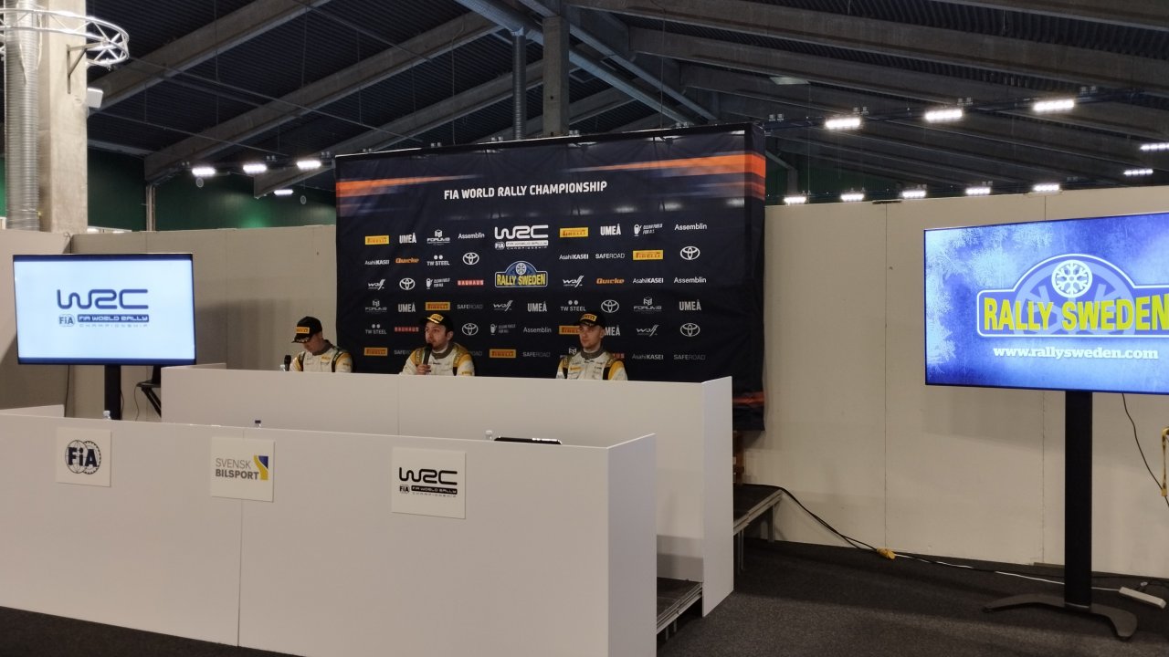 Drei Fahrer der WRC bei der Pressekonferenz