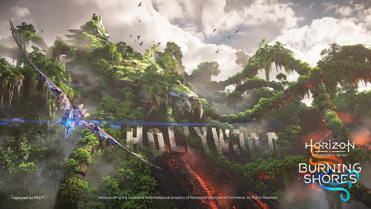 Der Hollywood-Schriftzug über dem ein Horus-Titan thront.
