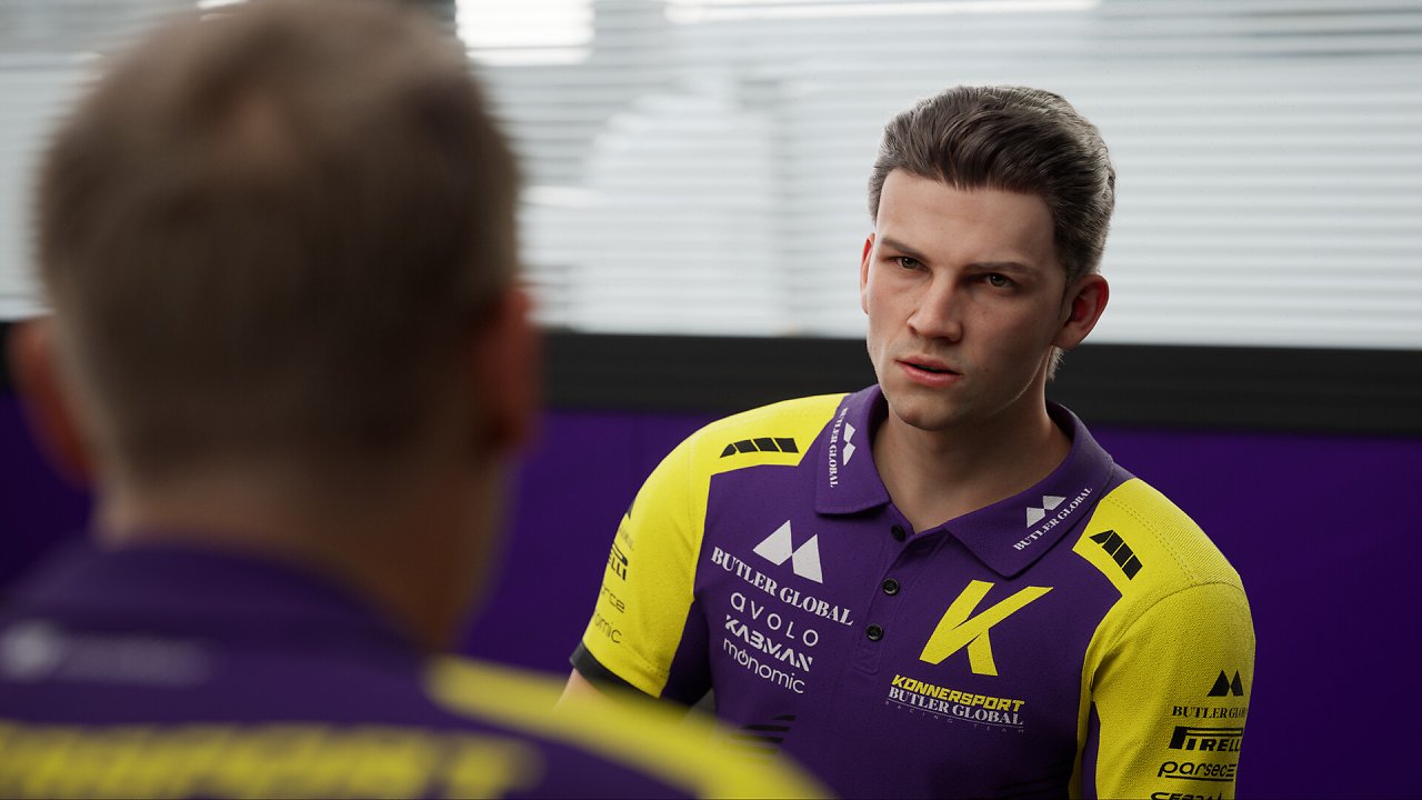 Fahrer Devon Butler spricht mit Teamchef
