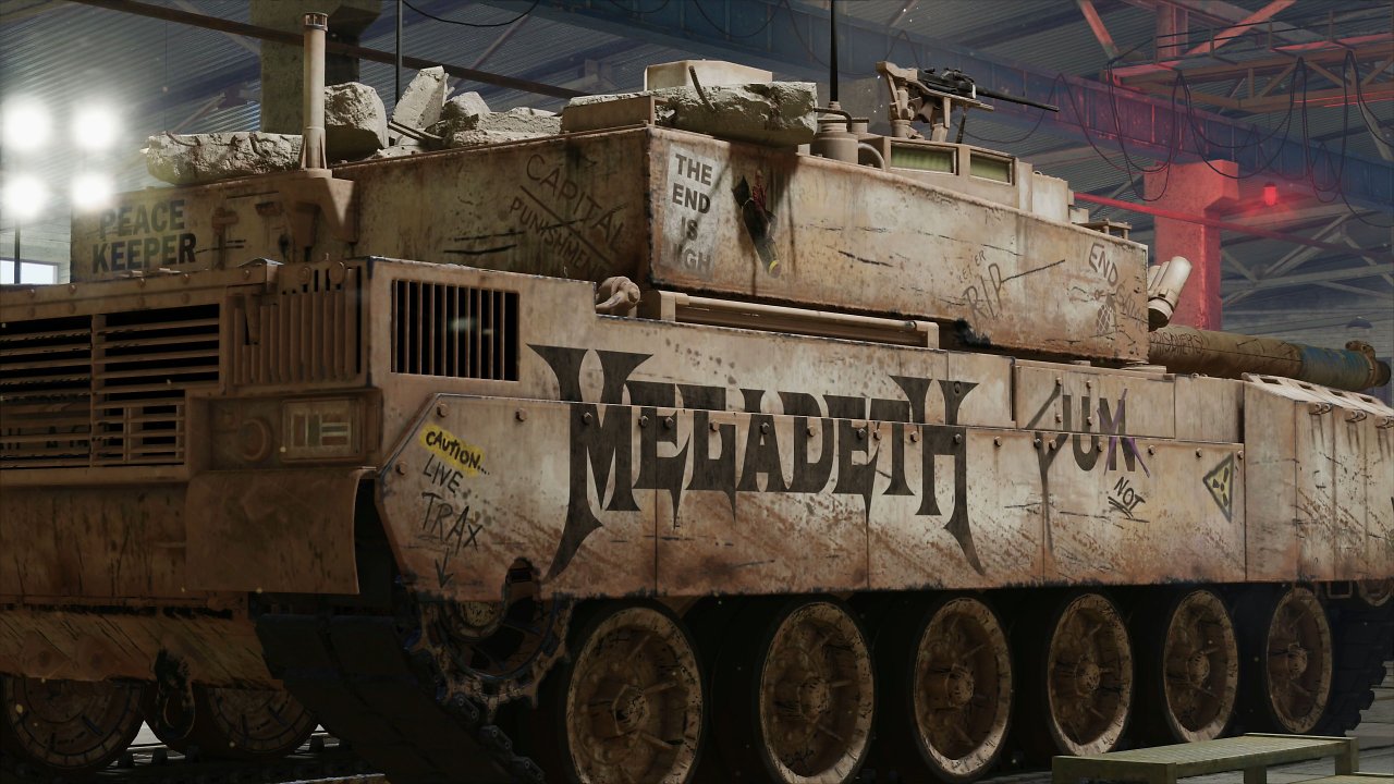 Seitenansicht eines Panzers mit Megadeth-Schriftzug.