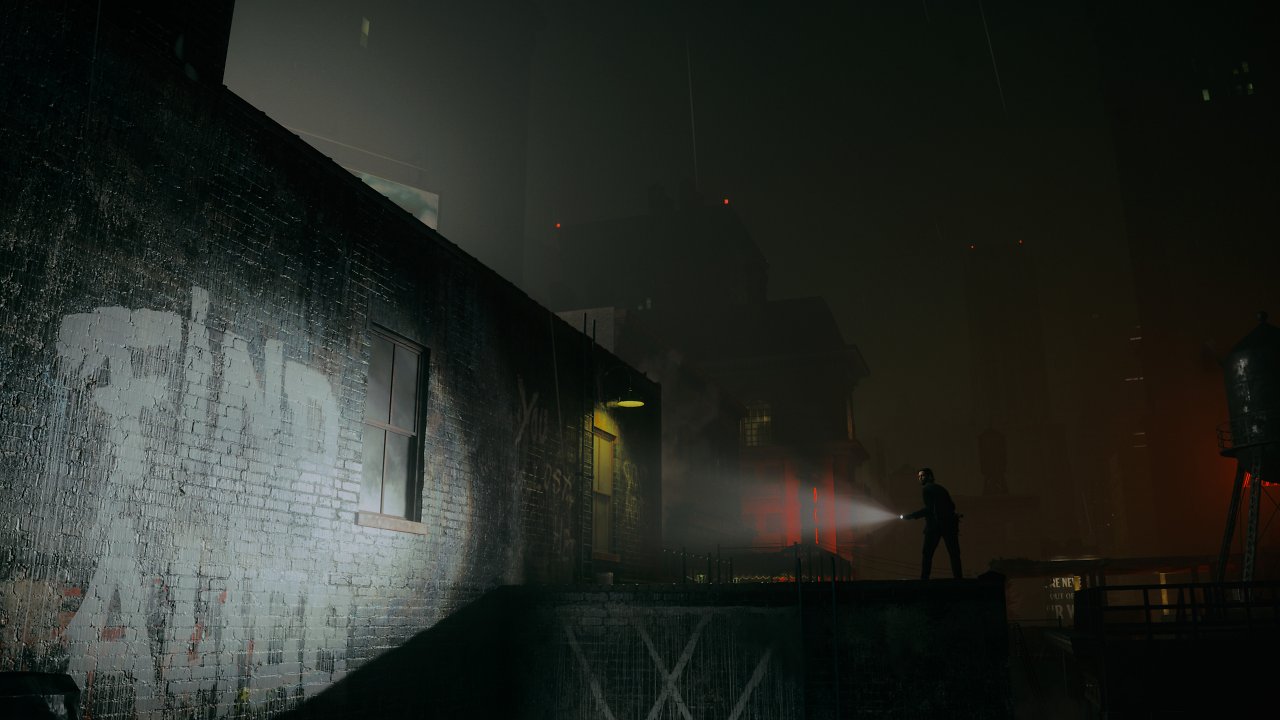 Alan Wake steht auf einem Dach und leuchtet eine Türe an