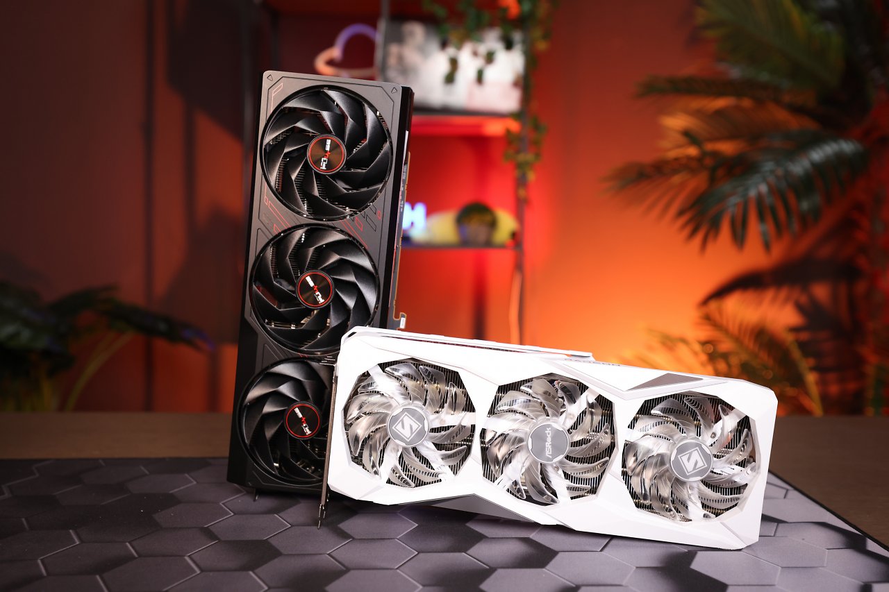 Zwei Modelle der AMD Radeon RX 7900 GRE