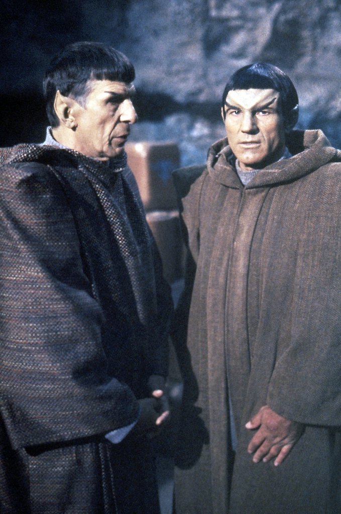 Auch Spock und Picard feiern gemeinsam.