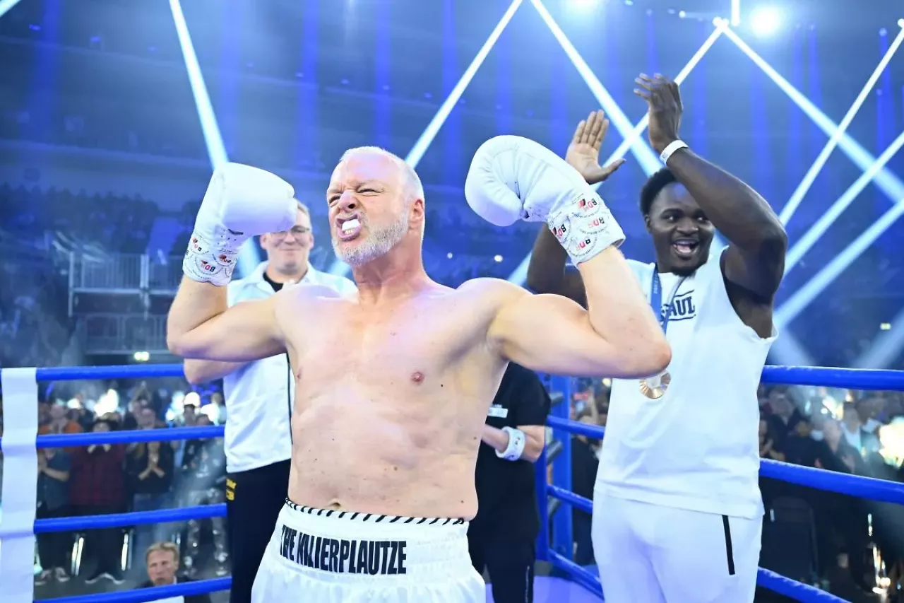 Stefan Raab jubelt im Ring.