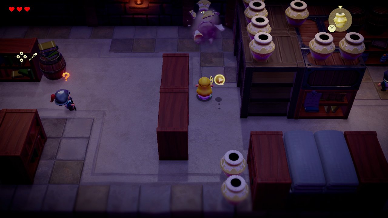 Zelda lenkt eine Waffe ab, indem sie eine Vase zerbricht