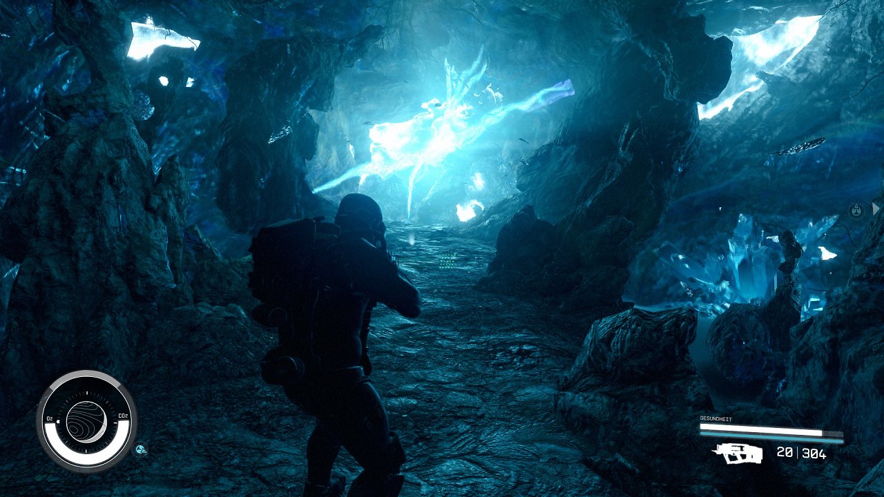 Blaues Schimmern in Höhle