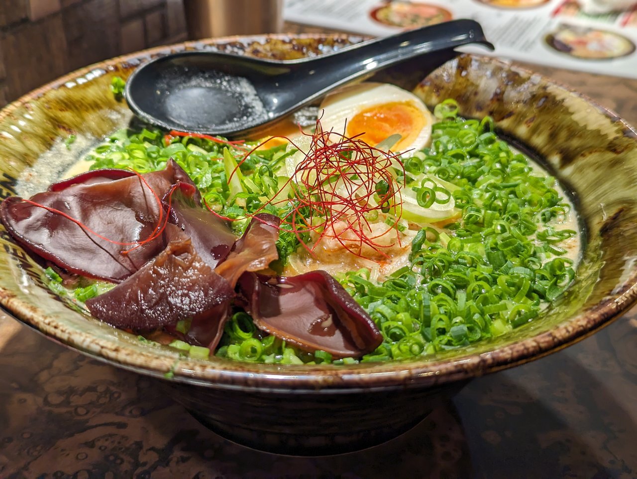 [13/12/2024] Vegetarier in Japan haben es schwerer, aber es ist nicht unmöglich: Kyoto Engine in Kyoto bietet etwa leckerste Kost für Veganer und Vegetarier.