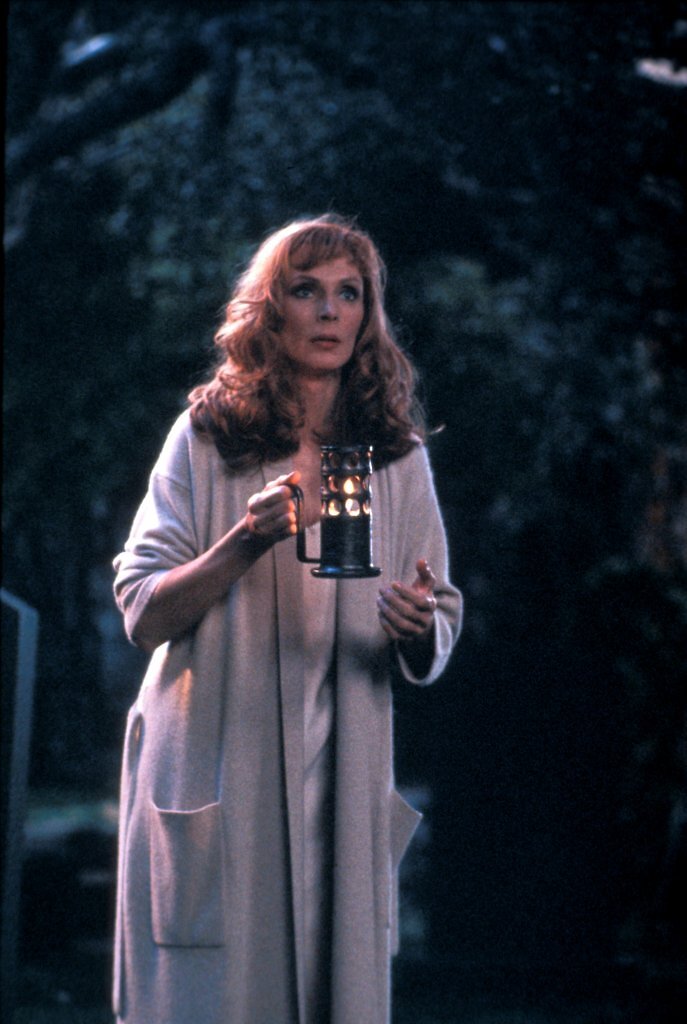 Beverly Crusher und ihr gewittriger Kerzengeist in Sub Rosa (Ronin)