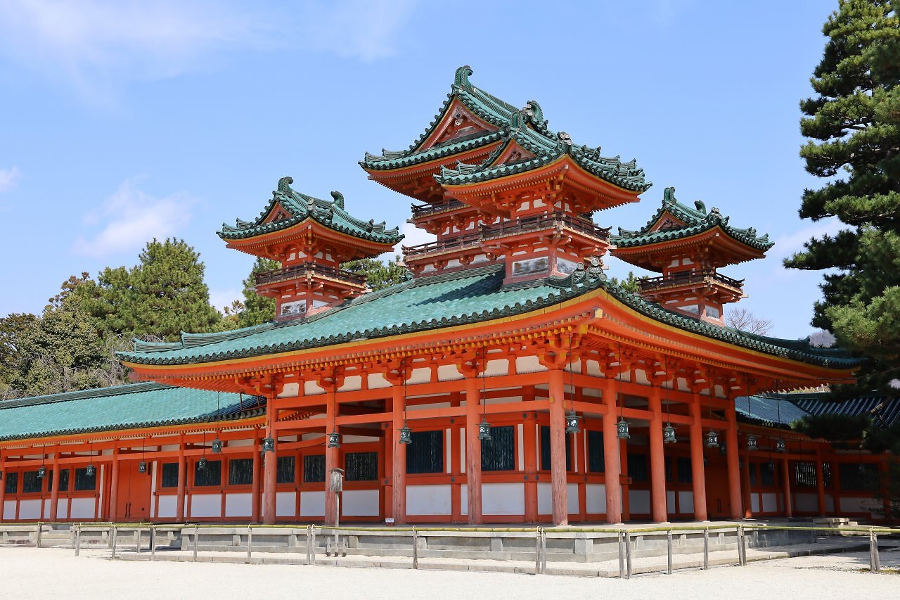 [16/01/2025] Wunderschöne Tempel wie den Heian-jingū gibt es zuhauf in Kyoto - und ihr dürft viele von ihnen gratis besuchen, solange ihr nicht die innersten Räume oder Gärten besuchen wollt.