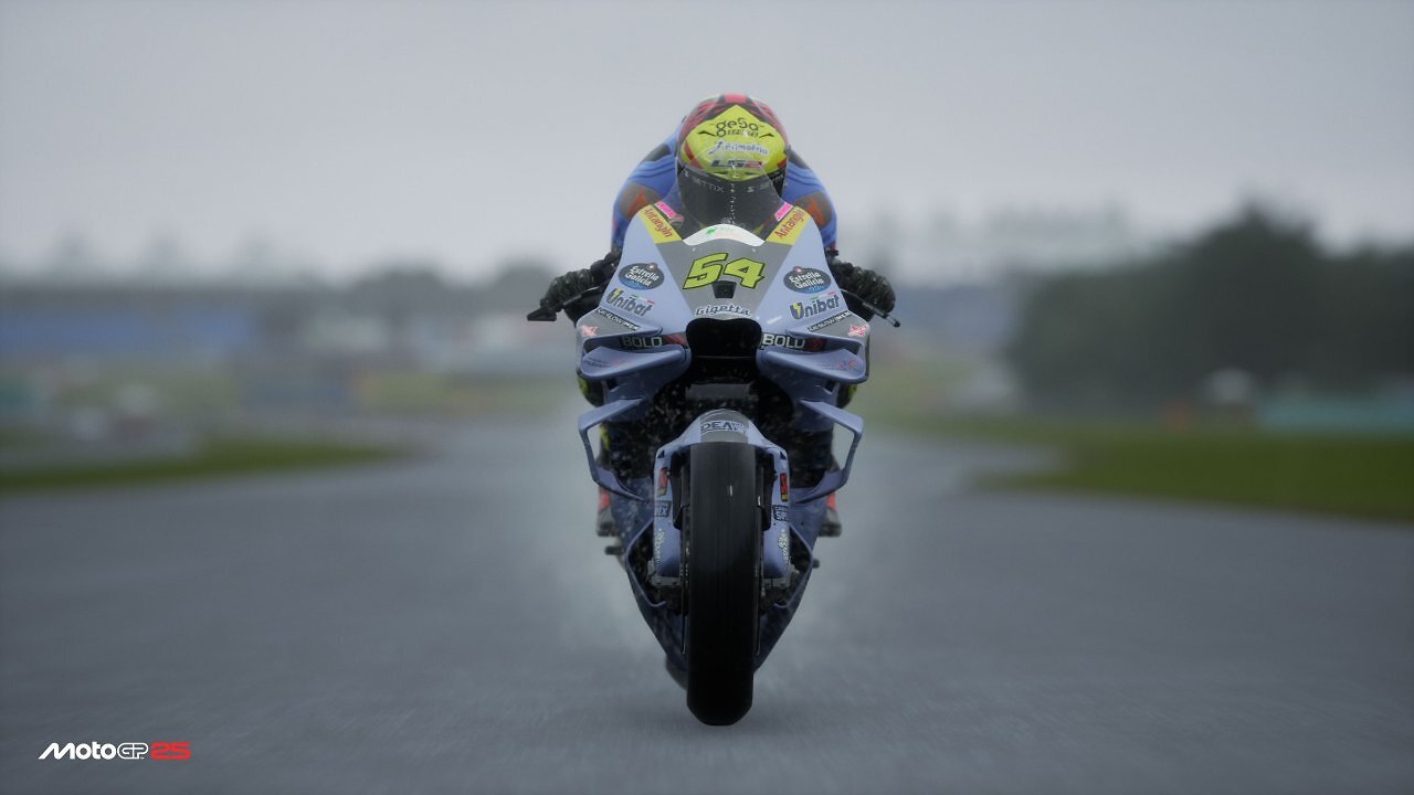 Ein Motorrad auf einer Geraden im Regen