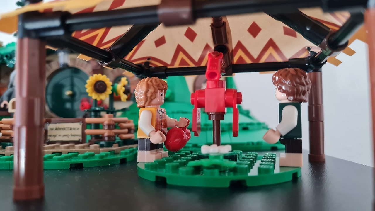 [18/06/2025] Merry und Pippin lassen im LEGO Das Auenland Feuerwerk hochgehen