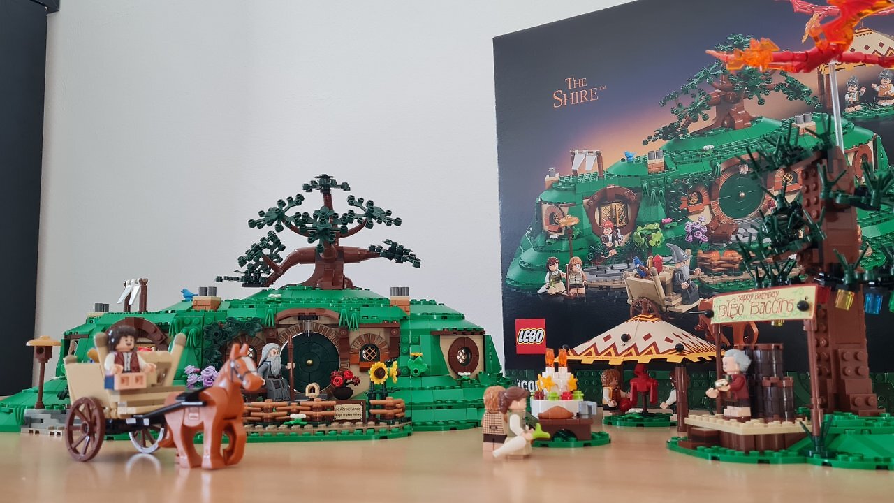 [18/06/2025] LEGO Das Auenland mit Beutelsend, Bilbos Party und der Schachtel im Hintergrund