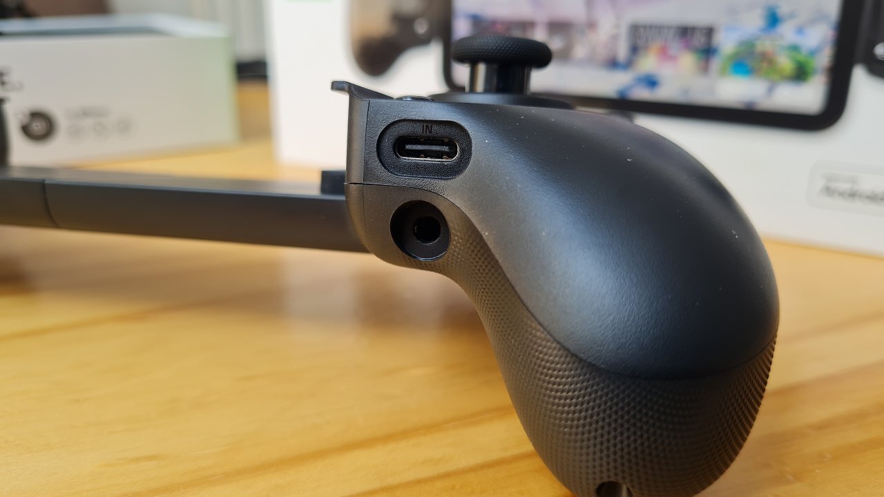 USB-C-Passthorugh an der Unterseite