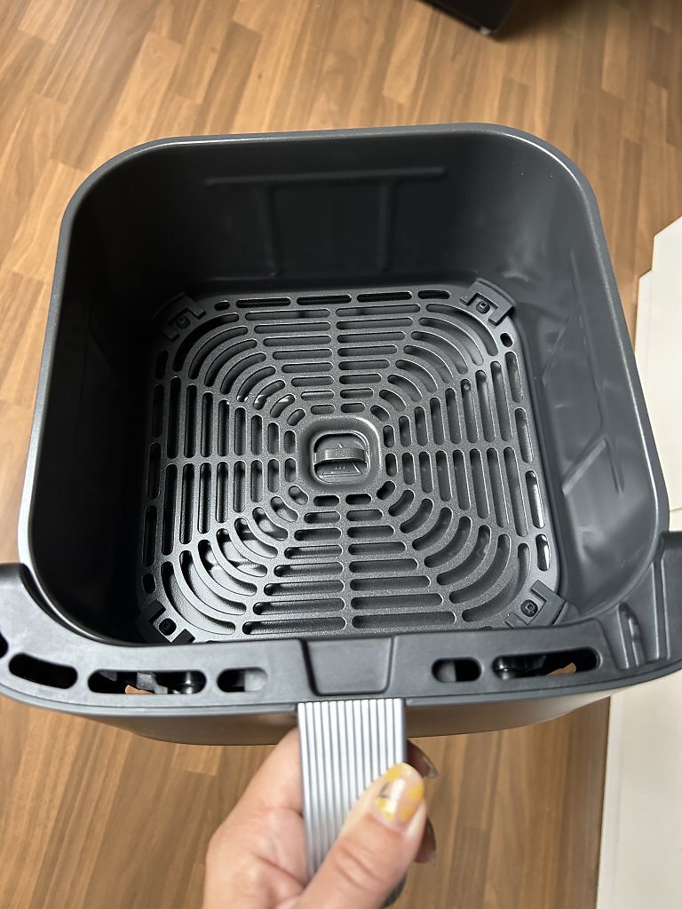 [08/07/2025] Die Körbe der &nbsp;Cosori Turbo Tower Pro sind mit Keramik beschichtet.