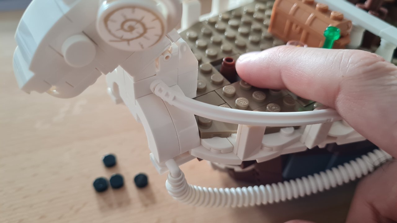 LEGO-Baumaterial auf einem Tisch