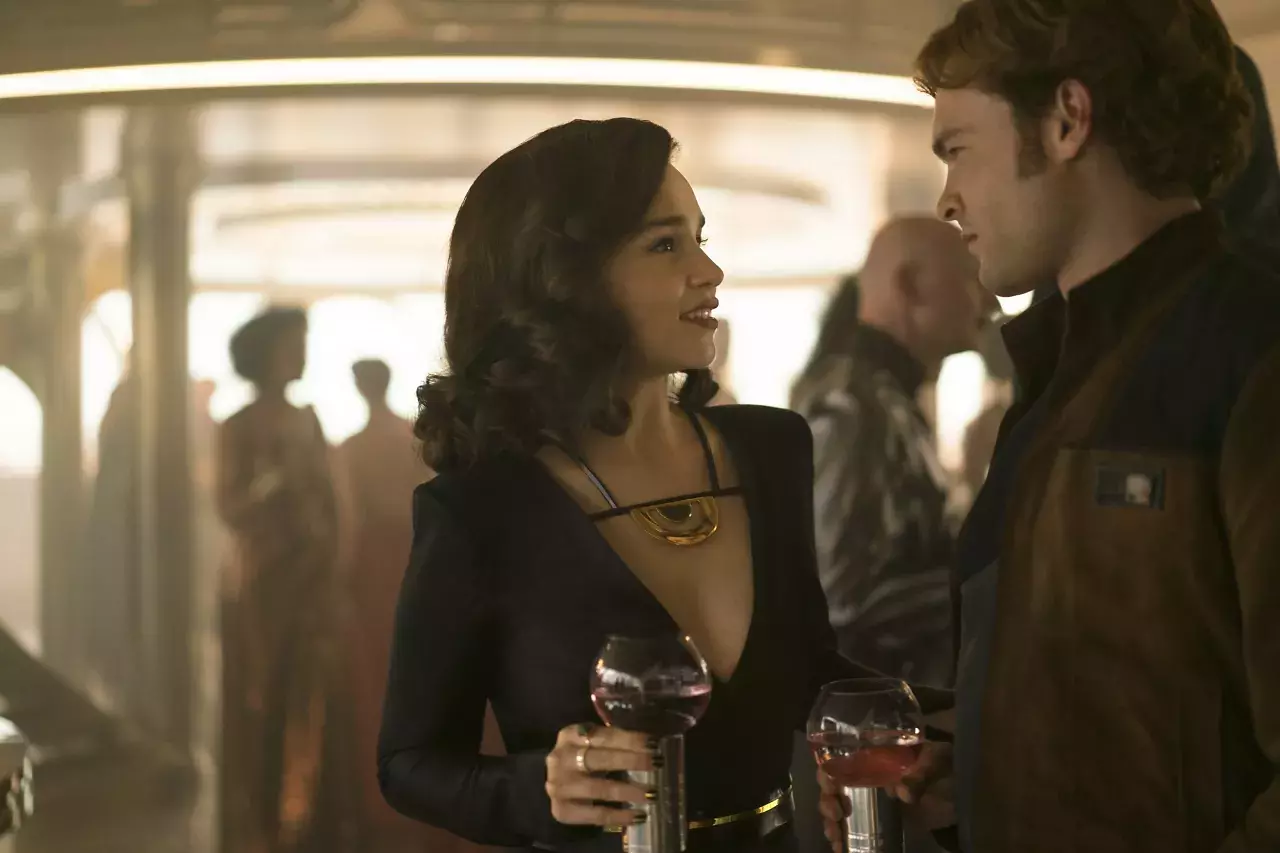 Emilia Clarke und Alden Ehrenreich in Solo: A Star Wars Story