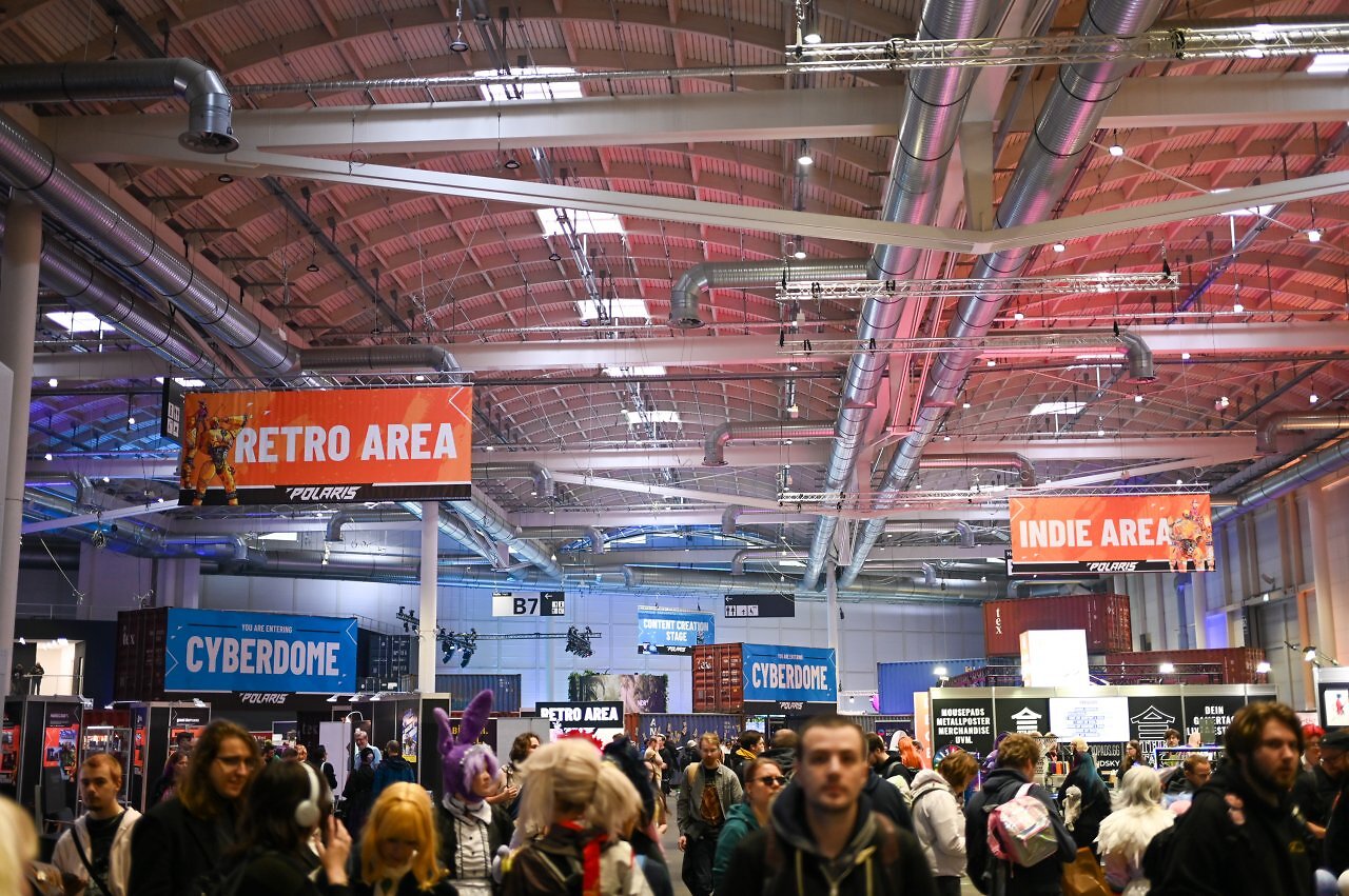 [13/10/2025] Besonders für Spieler interessant war die Halle B7. In der Indie-Area konnten Hersteller ihre Projekte vorstellen, die Retro-Area ließ Nostalgi­ker-Herzen höher schlagen.