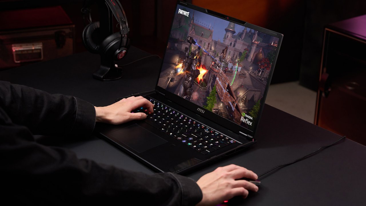 Der Stealth 18 HX ist extra leicht & dünn, wartet dennoch mit 18"-Display und bis zu GeForce RTX 5090 Grafik auf!