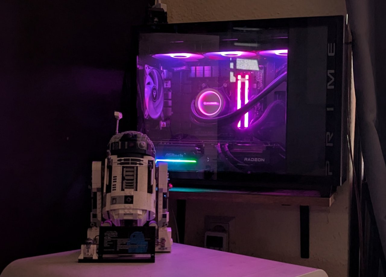 Mein Wohnzimmer-PC bewacht von R2D2