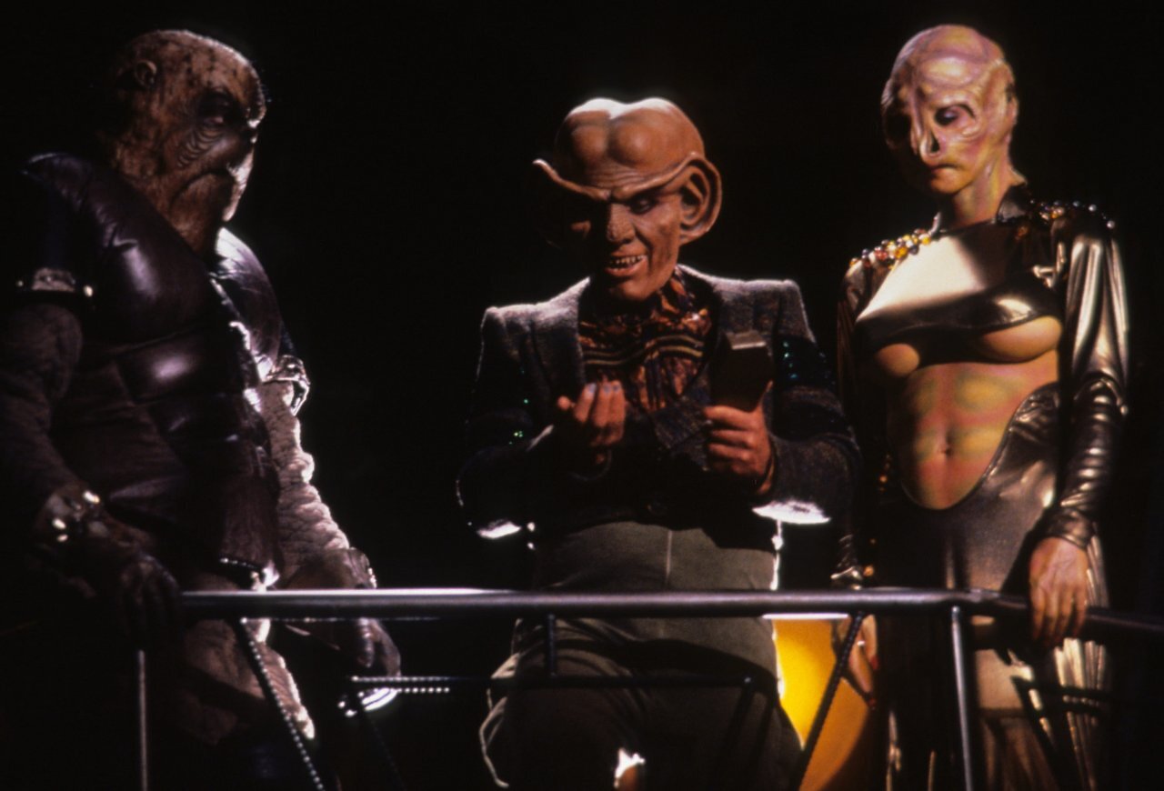 [30/04/2026] Barkeeper Quark bringt den Klingonen die Finanzen bei.