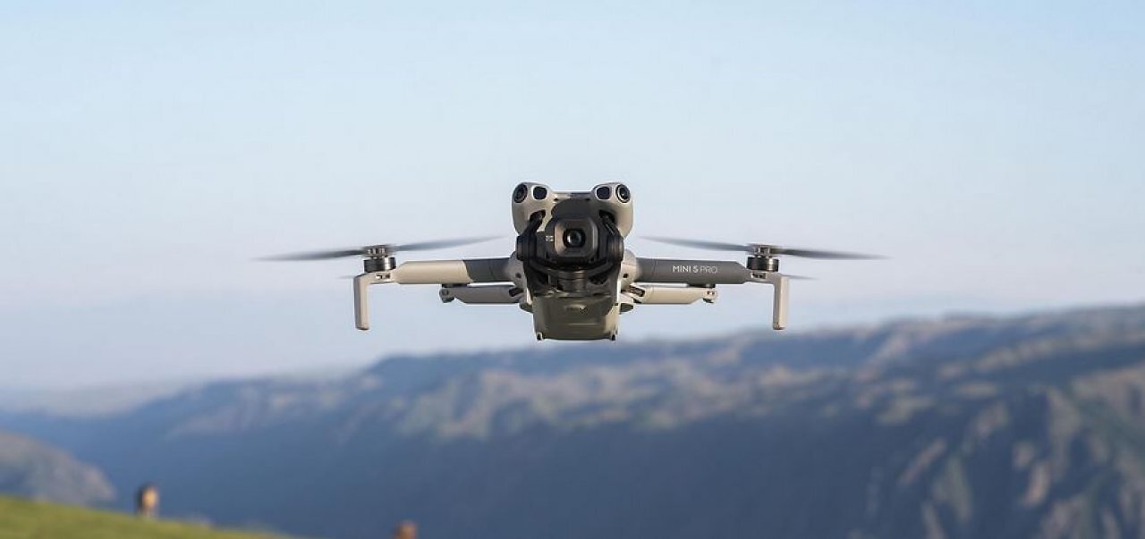 4K Video Foto Zeitlupe Aufnahme Drohne Fliegen
