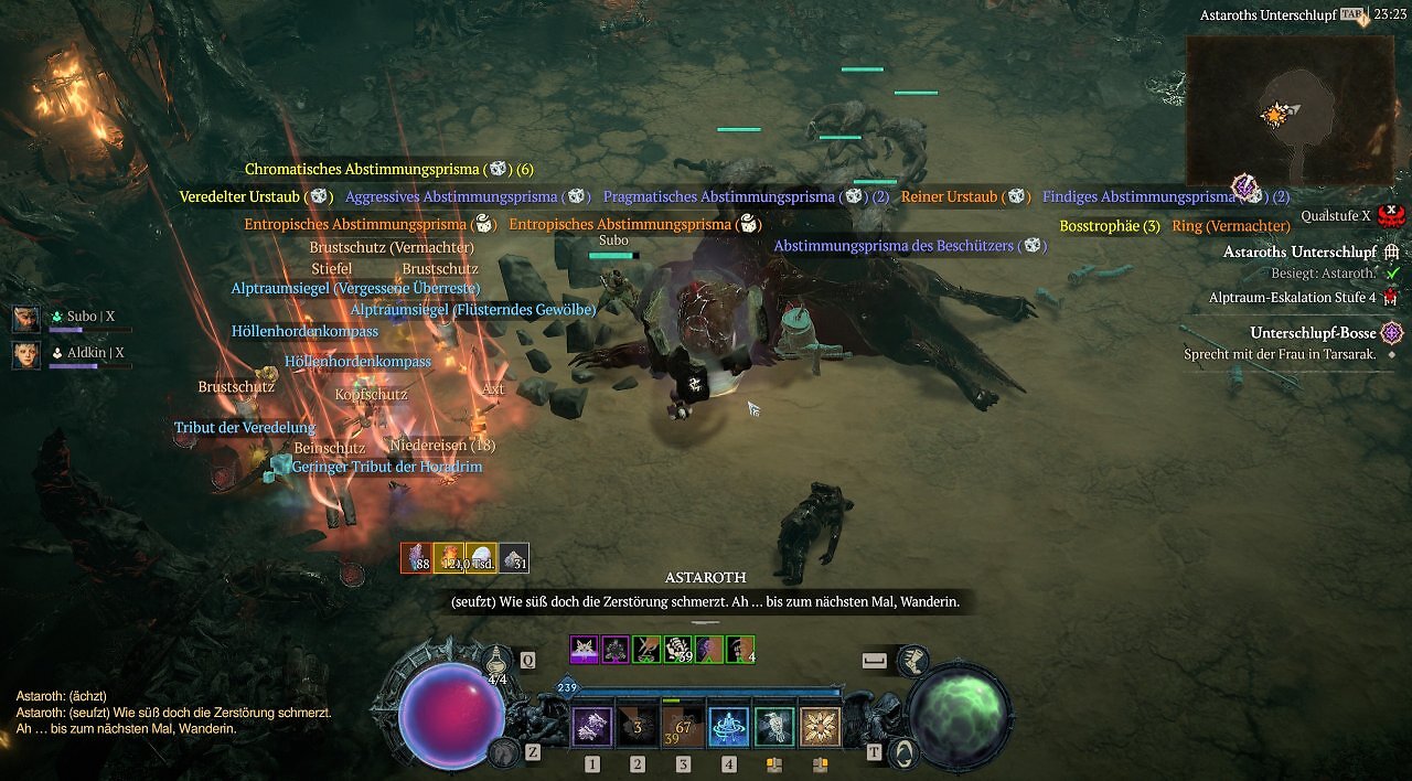 Ingame-Screenshot aus Diablo 4 nach dem Sieg über Astaroth auf der Schwierigkeitsstufe Qualstufe X. Der Boden ist bedeckt mit fallen gelassener Beute. Zu den farblich markierten Gegenstandsnamen auf dem Bildschirm gehören unter anderem: Chromatisches Abstimmungsprisma, Entropisches Abstimmungsprisma, Höllenhordenkompass, Alptraumsiegel, Veredelter Urstaub, Reiner Urstaub sowie diverse Ausrüstungsteile wie Brustschutz, Stiefel und eine Axt.