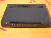 DSL-Router: Die Status-Dioden geben Auskunft über angeschlossene PCs, deren Geschwindigkeit (10/100 MBit) und ob eine Verbindung mit dem Internet besteht.
