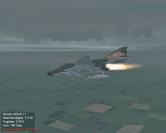 Die F-4 Phantom II ist detailliert dargestellt . Nicht so die matschigen Bodentexturen.