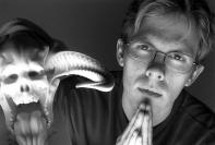 [b]John Carmack[/b] ist eine sehr eigene Person. Für die einen ein absoluter "Vollblutnerd", wie er im Buche steht, für die anderen der Programmier- und Grafikgott.