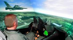 Die HD World simuliert eine F-16 mit handelsüblichen PCs und Grafikkarten.